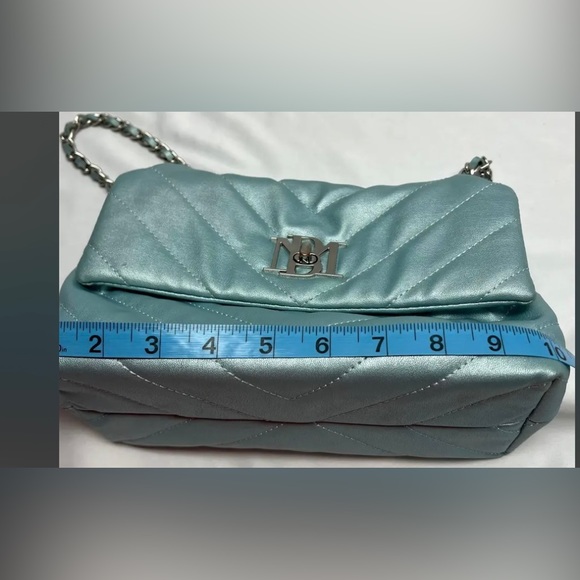 Badgley Mischka Handbag Quilted Light Blue Vegan Leather Chain Strap - Picture 10 of 10